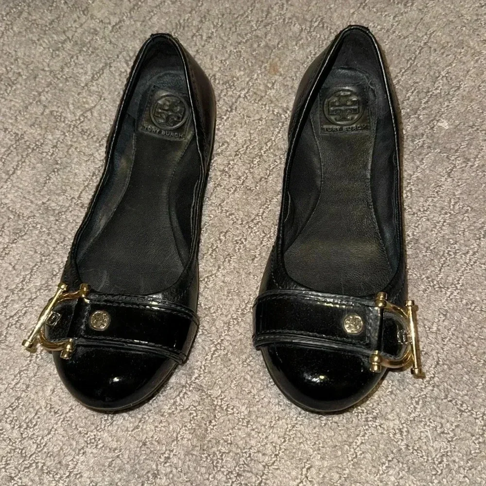 Tory Burch NOEL buckle black flats, size 6. EUC.